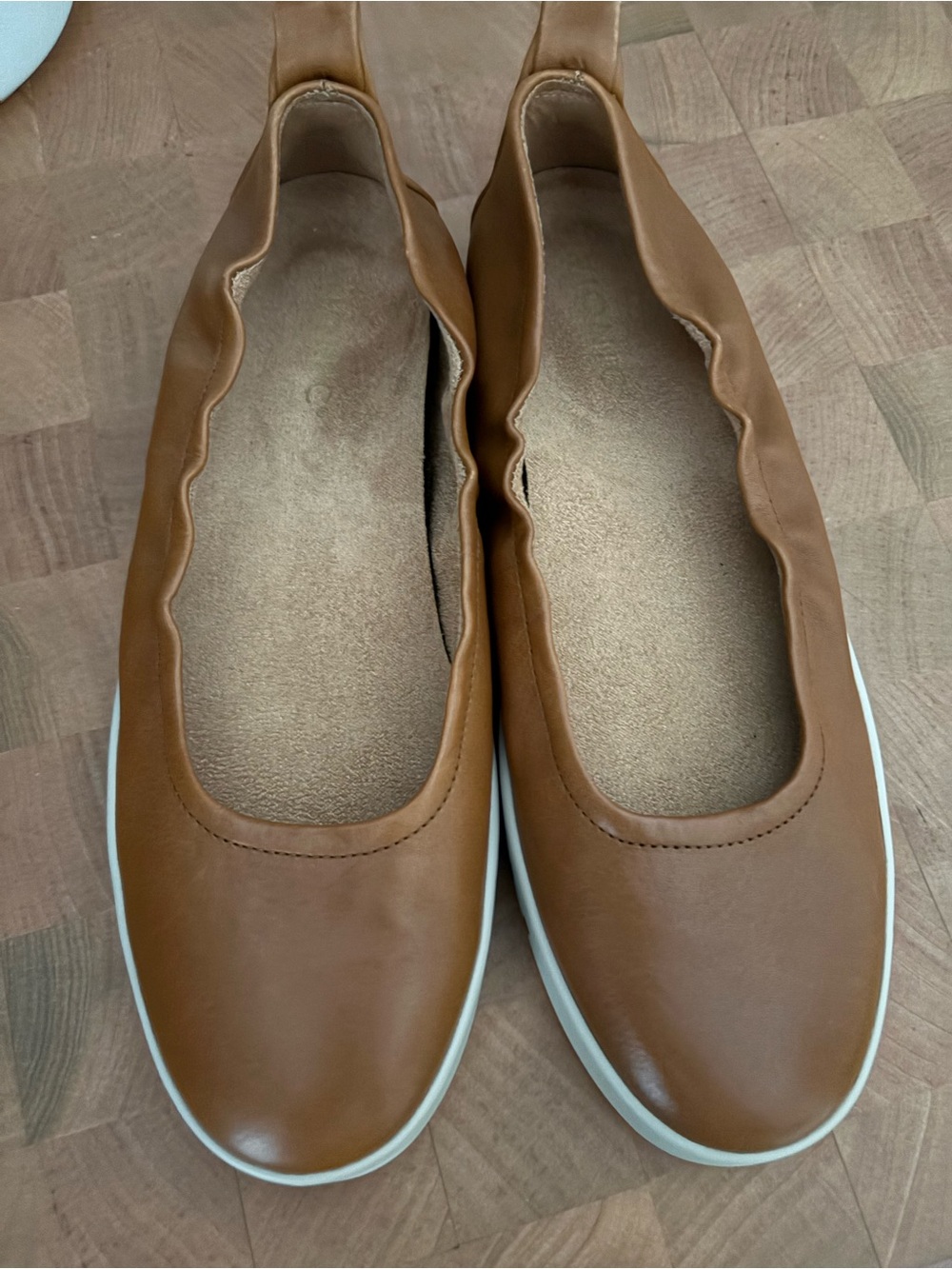 Vionic Women’s Brown Slip-On Scalloped Ballet Flats size 9 EUC